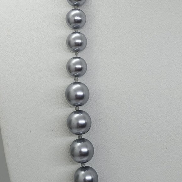 Coldwater Creek Graduated Silver Blue Glass Pearl Necklace - Picture 4 of 6